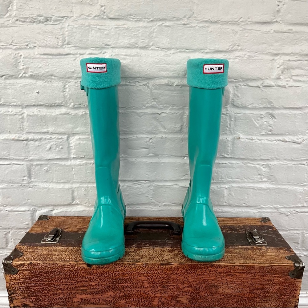 HUNTER Turquoise Tiffany Blue Rain Boots with boot socks